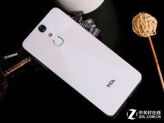  图为TCL750正面 TCL750初现手机的机身十分紧凑